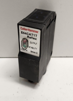 NEW NO BOX! EATON CUTLER-HAMMER 16-240V PHOTOELECTRIC SENSOR E64CAT1T