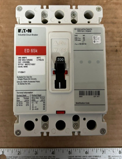 EATON ED3200L 200 AMP 3 POLE 240V CIRCUIT BREAKER CUTLER-HAMMER