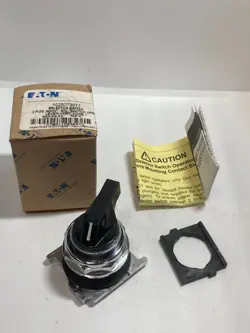 EATON 10250T3011 SELECTOR SWITCH 2 POSITION MAINTAINED LEVER KNOB SERIES A3 NIB