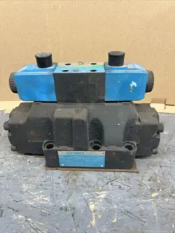 EATON VICKERS DG5V-8-S-3C-M-U-H-10 24VDC 5000PSI W/DG4V-3C-6C-M-U-H5-60 USED
