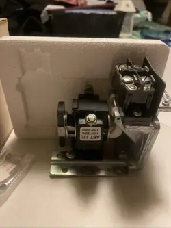 CUTLER HAMMER D80AM SERIES 2 EATON PNEUMATIC TIMER 110/120VAC NEW (NOS)