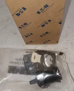 1 NEW EATON E22XB51A NON-ILLUMINATED SELECTOR SWITCH NIB ***MAKE OFFER***