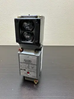 NEW IN BOX  EATON E51DEL PHOTOELECTRIC SENSOR