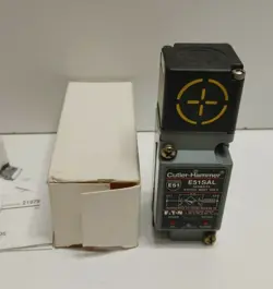 NEW OLD STOCK! EATON CUTLER-HAMMER 24-120V INDUCTIVE PROXIMITY SWITCH E51ALS5