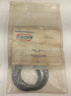 1 NEW EATON AS02033USK 2 BORE PISTON AND BODY SEAL KIT NNB ***MAKE OFFER***