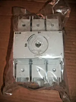 EATON R9C3100U DIN MOUNT NON-FUSED 3 POLE 600V DISCONNECT SWITCH - 2 AVAILABLE