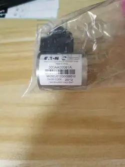 1PC NEW EATON VICKERS 300AA00081A SOLENOID VALVE COIL 12VDC