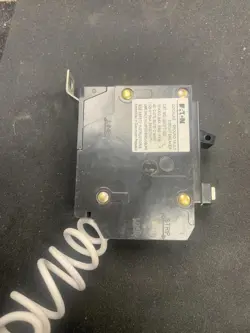 EATON 20 AMP CIRCUIT BREAKER AND GROUND FAULT CIRCUIT INTERRUPTER 1 POLE GHAGS56