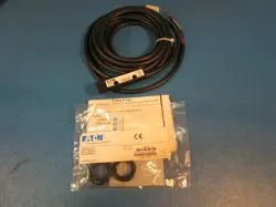 EATON CUTLER HAMMER 13104AS2328 PROXIMITY SWITCH W/ E57KNC18 18MM SENSOR ASSY