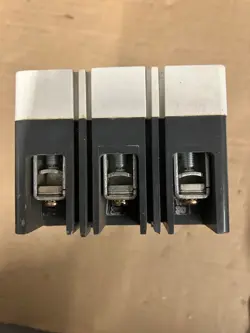 CIRCUIT BREAKER 3P