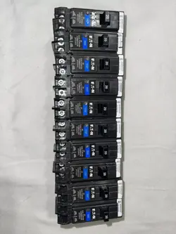 LOT OF 10 NEW EATON BRP120DF 120V 20A 1-POLE CIRCUIT BREAKER AFCI GFCI PLUG ON
