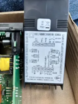CHROMALOX MODEL:60501R100. TEMPERATURE RELAY