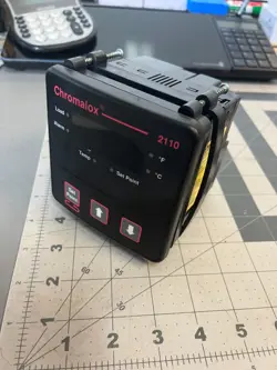 CHROMALOX 2110-R3100 100-240V AC/DC 1/4 DIN TEMPERATURE CONTROLLER