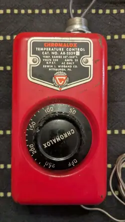 CHROMALOX AR-2539 TEMPERATURE CONTROL USED 50-250 DEGREES F 250V 25A WIEGAND CO.