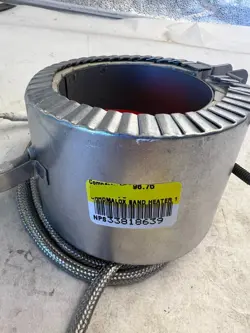 (QTY 1) CHROMALOX CERAMIC BAND HEATER