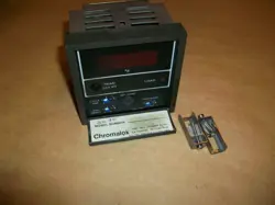 CHROMALOX TEMPERATURE CONTROLLER 3910-11104  OR 200-20  USED