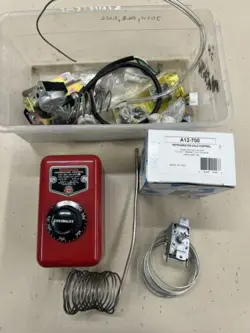 CHROMALOX TEMPERATURE CONTROL AR-5529 RANCO REFRIGERANT CONTROL A12-700 ASSORTED