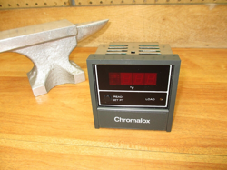 CHROMALOX 3910-11104 *USED-POWERS UP* TEMPERATURE CONTROLLER