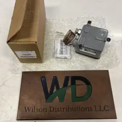 EDWIN L. WIEGAND CO. PIT-15 THERMOSTAT CHROMALOX 0-150 DEGREES FAHRENHEIT PIT15