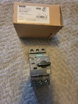 SIEMENS 3RV2 021-1CA10 CIRCUIT BREAKER