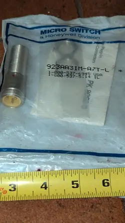 (1) HONEYWELL MICROSWITCH SENSOR 923AA3IM-A7T-L NEW & SEALED