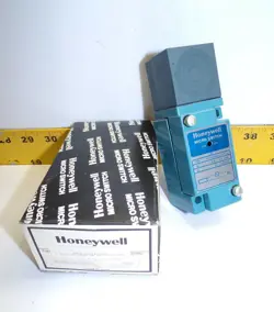 NEW HONEYWELL MICRO SWITCH PROXIMITY SWITCH  926H26Q-A9T-L