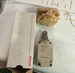 NEW MICRO 5LS1-J LIMIT SWITCH HONEYWELL   NIB