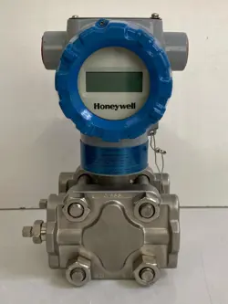 700