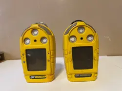 BW HONEYWELL GASALERT MICRO GAMIC-4 2 DETECTORS + 1  AA BATTERY CHARGER