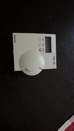 WALL-MOUNTED DIGITAL