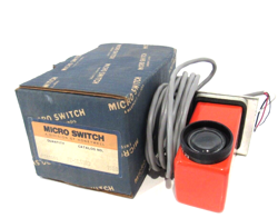 NEW HONEYWELL FE-MLS5RB PHOTOELECTRIC SENSOR FEMLS5RB
