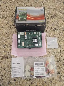 BRAND NEW HONEYWELL ST9120U UNIVERSAL ELECTRONIC FAN TIMER