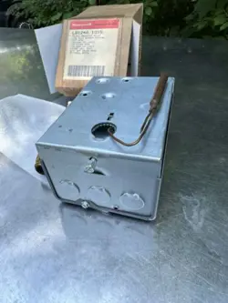 NEW HONEYWELL L8124A1015