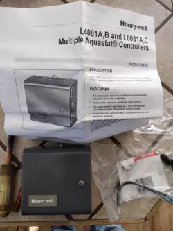 L4081B 1013 HONEYWELL AQUASTAT CONTROLLER