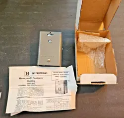 HONEYWELL MODEL LA409A1107 SURFACE AQUASTAT TEMPERATURE CONTROLLER - NEW IN BOX