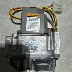 HONEYWELL VR8204C3007 24  PILOT GAS VALVE 