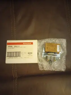  NEW HONEYWELL P658B 1012 2 PNEUMATIC ELECTRIC SWITCH RELAY P.E. 