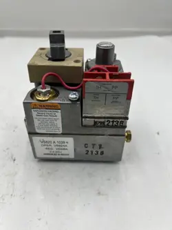 (QTY 1) HONEYWELL V8280A1039 GAS VALVE - FAST SHIPPING
