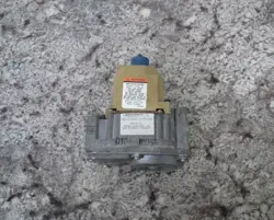 REZNOR HONEYWELL 136128 VR8305M4009 UNIT HEATER GAS VALVE USED FREE SHIPPING