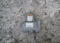 REZNOR HONEYWELL 147830 VR8205M1130 UNIT HEATER GAS VALVE USED FREE SHIPPING
