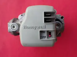 HONEYWELL VR8215S1248 GAS VALVE GOODMAN 102837-01 - FOR PARTS