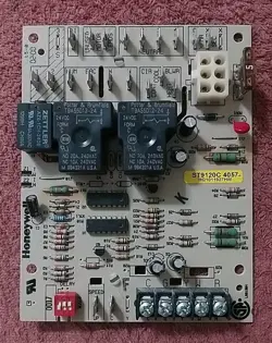 HONEYWELL ST9120C 4057 FURNACE CONTROL CIRCUIT BOARD HQ1011927HW