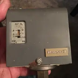 HONEYWELL PA404A 1009 2 PRESSURETROL CONTROL