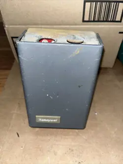 HONEYWELL L8148E 1166 AQUASTAT RELAY