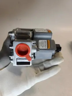 HONEYWELL VR8345M4302 UNIVERSAL ELECTRONIC IGNITION GAS VALVE - NEW
