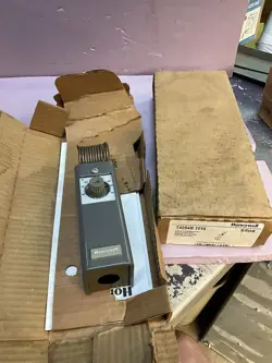 T4054B-1016 UTILITY THERMOSTAT