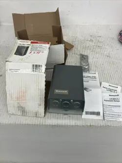 HONEYWELL L8148J1009 AQUASTAT RELAY.