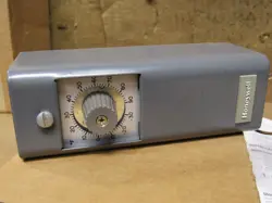 NEW HONEYWELL T6031A-1136 / T6031A1136 TEMPERATURE CONTROLLER
