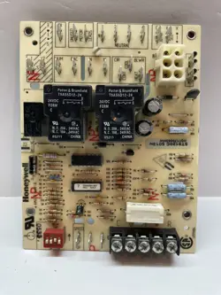 HONEYWELL ST9120C5013 FURNACE CONTROL CIRCUIT BOARD HQ1170063HW USED