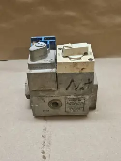 HONEYWELL GAS CONTROL VALVE 24V V800B1038 USED